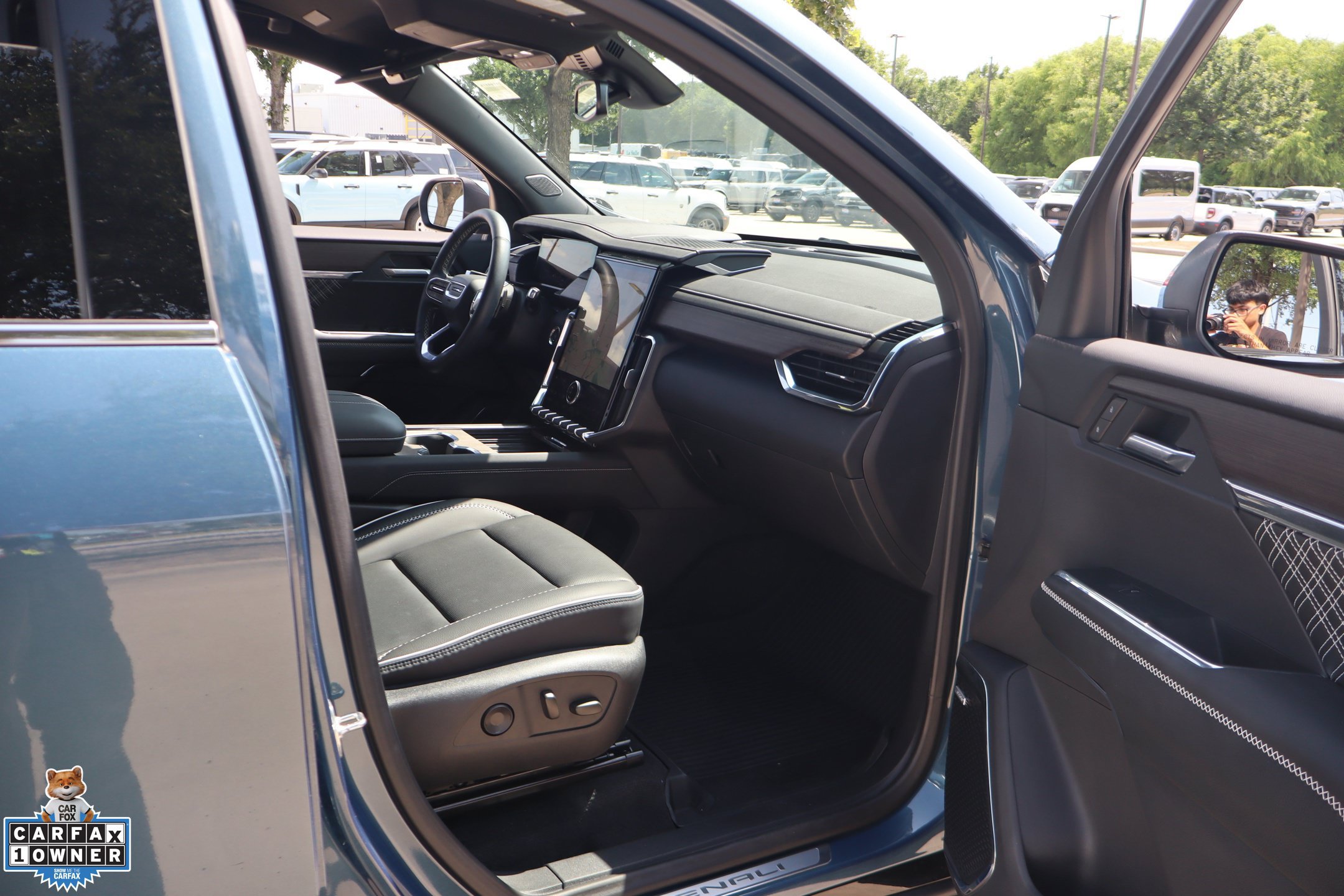 Used 2025 GMC Acadia Denali w/ LPO, Floor Liner Package FWD image 32