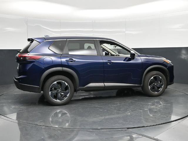 Used 2025 Nissan Rogue SV AWD/4WD image 4