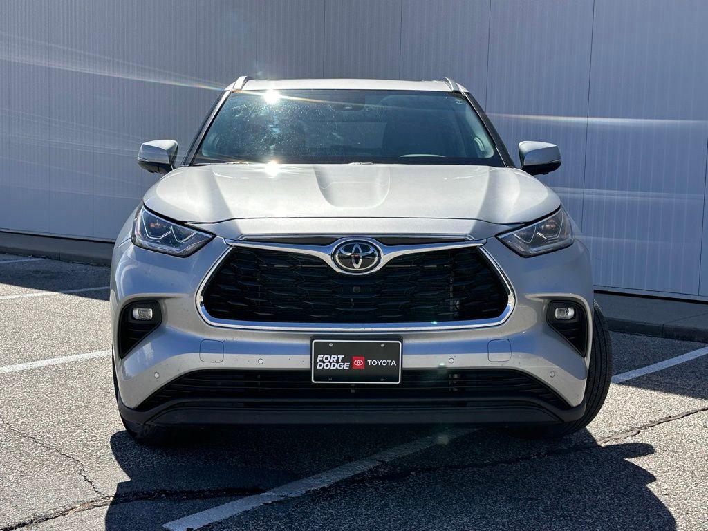 Used 2024 Toyota Highlander Limited AWD/4WD image 7