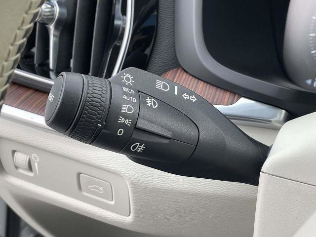 Used 2021 Volvo S60 T5 Momentum w/ Advanced Package image 21