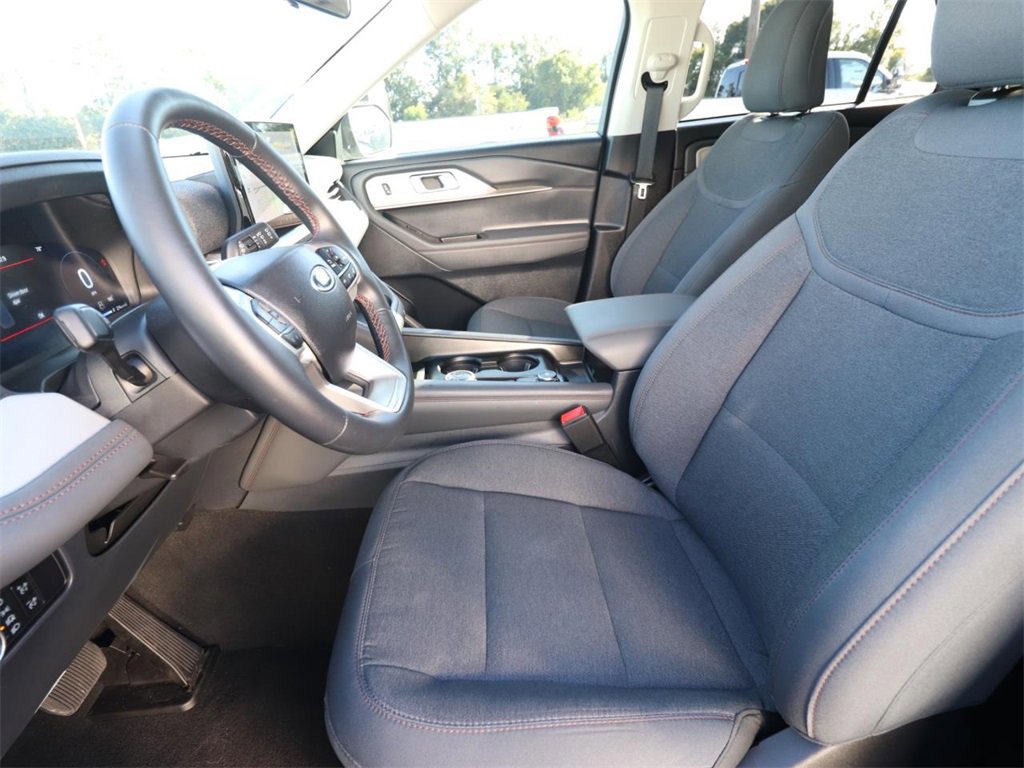 Certified 2025 Ford Explorer Active image 8