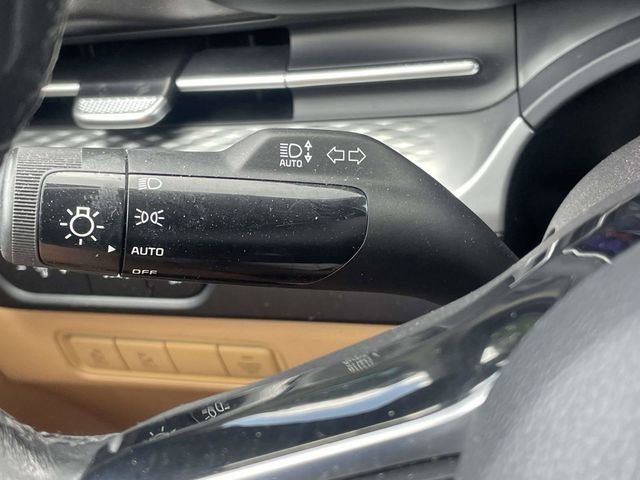 Used 2023 Kia Carnival LX FWD image 31
