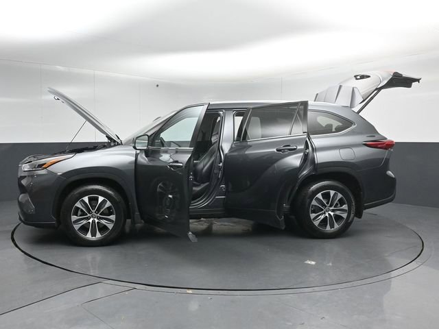 Used 2021 Toyota Highlander XLE AWD/4WD image 57