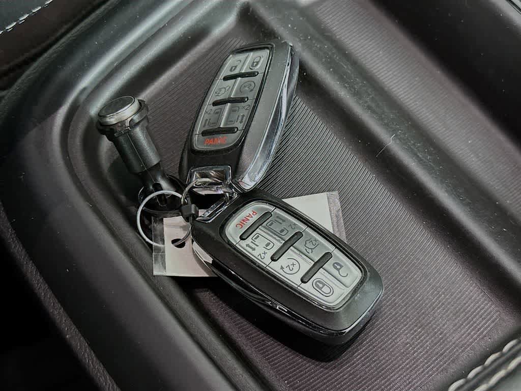 Used 2021 Chrysler Pacifica Touring w/ S Appearance Package FWD image 22