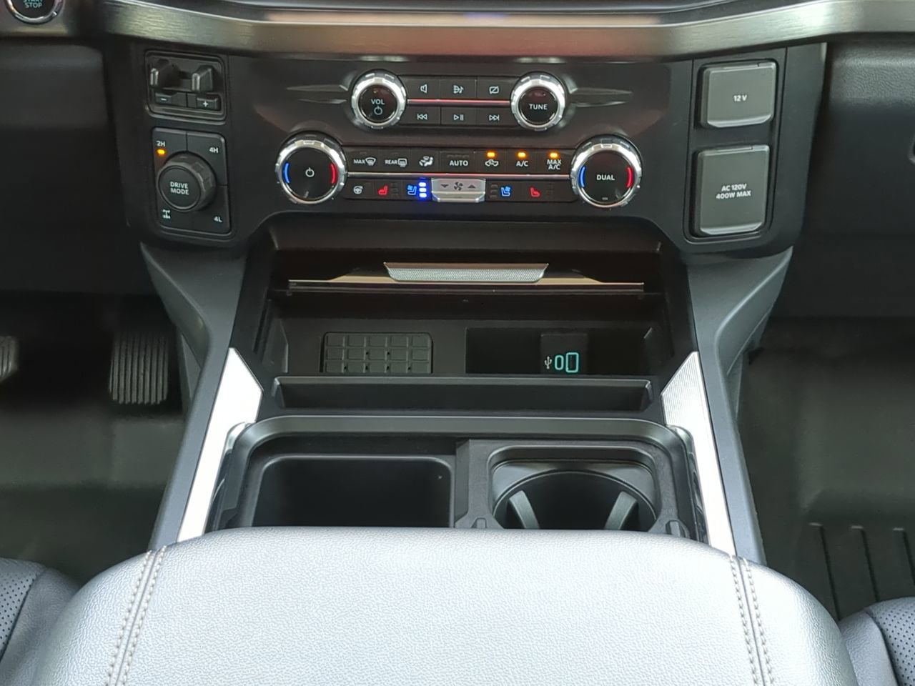 Certified 2024 Ford F350 Lariat w/ Lariat Ultimate Package AWD/4WD image 17