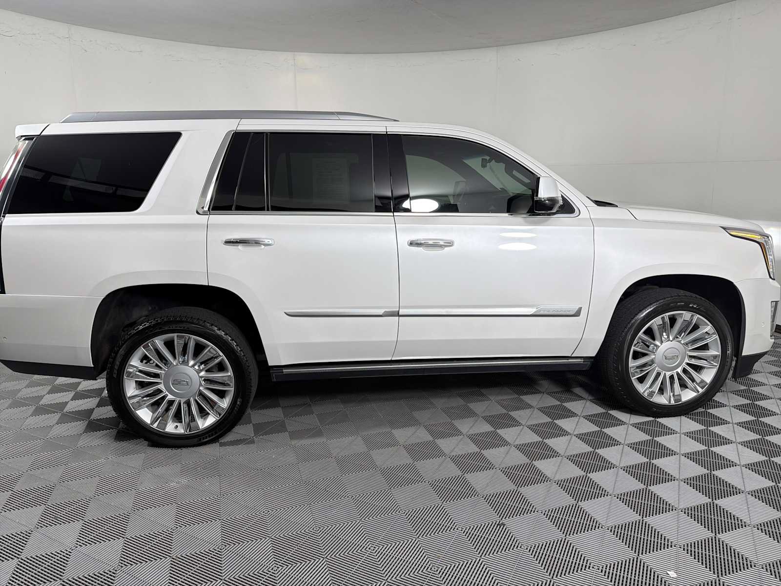 Used 2019 Cadillac Escalade Platinum AWD/4WD image 12