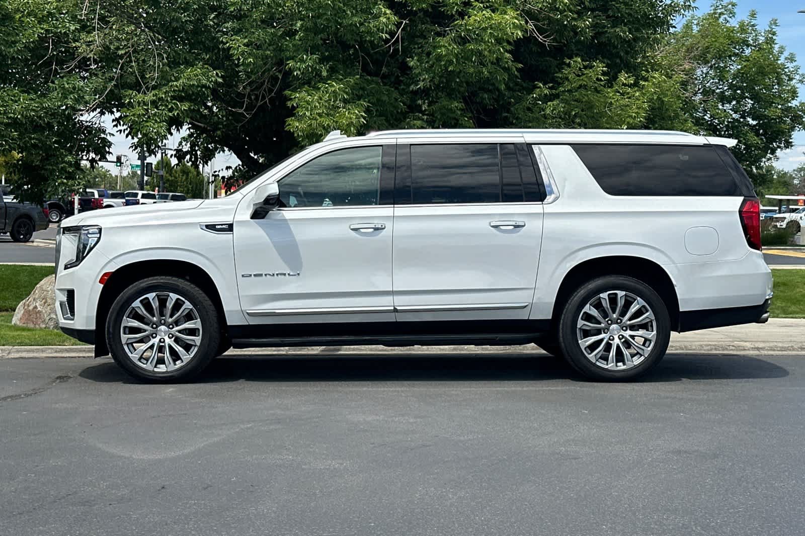 Used 2021 GMC Yukon XL Denali AWD/4WD image 5