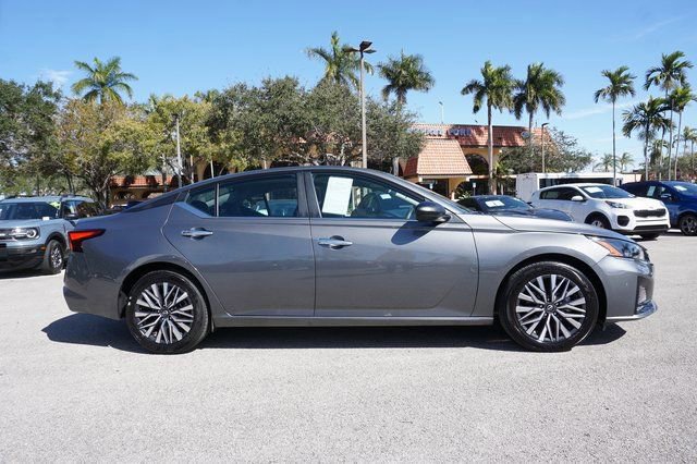Used 2025 Nissan Altima 2.5 SV image 4