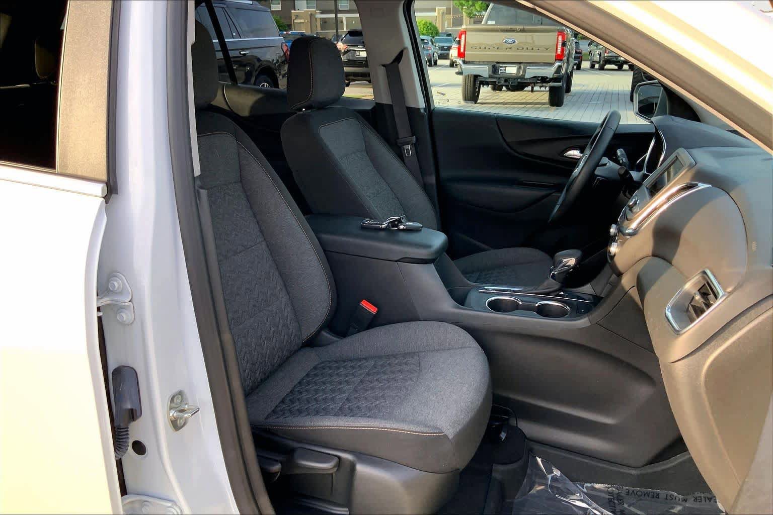 Used 2024 Chevrolet Equinox LT w/ LPO, Floor Liner Package FWD image 9