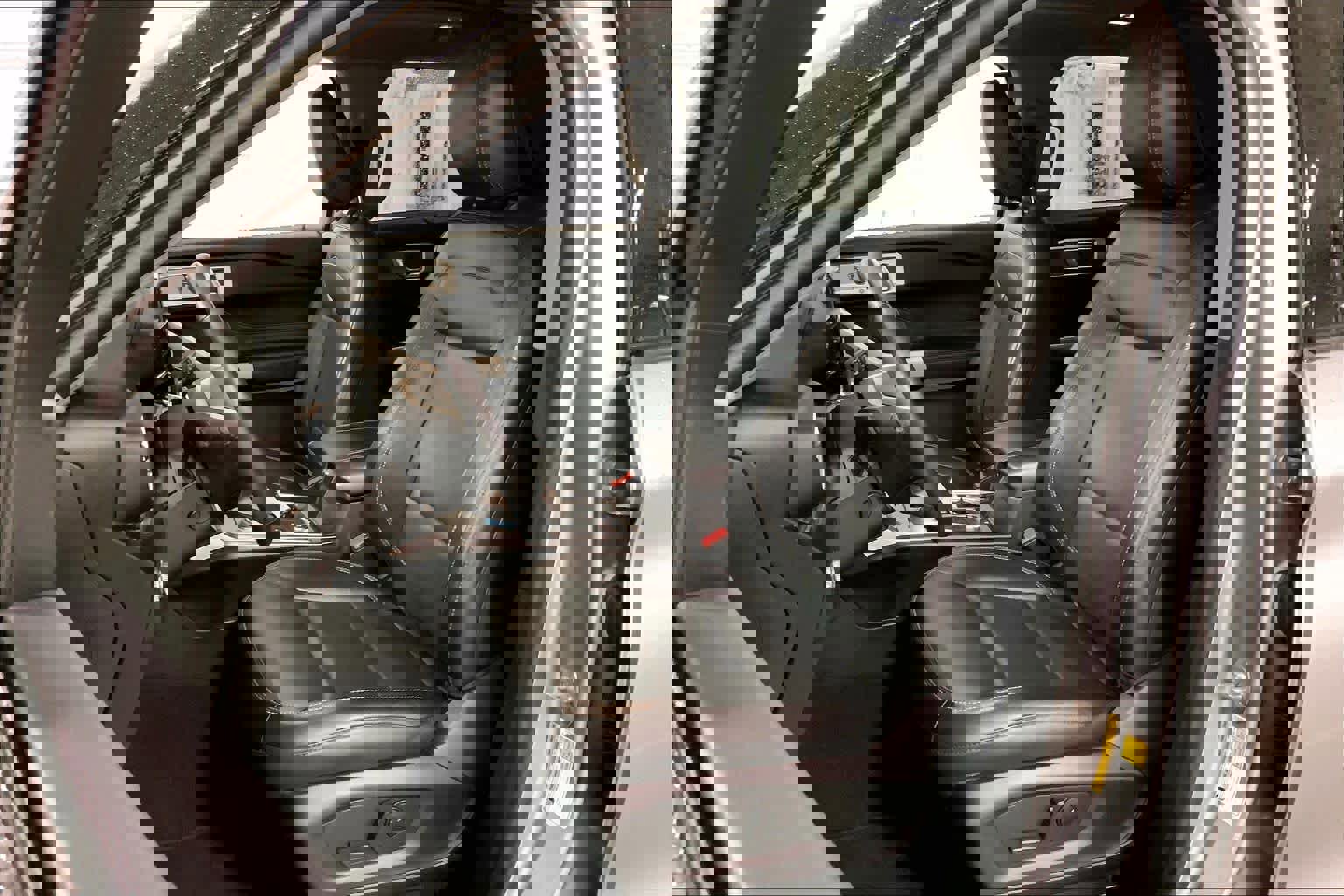 Certified 2022 Ford Explorer Limited w/ Equipment Group 301A image 7