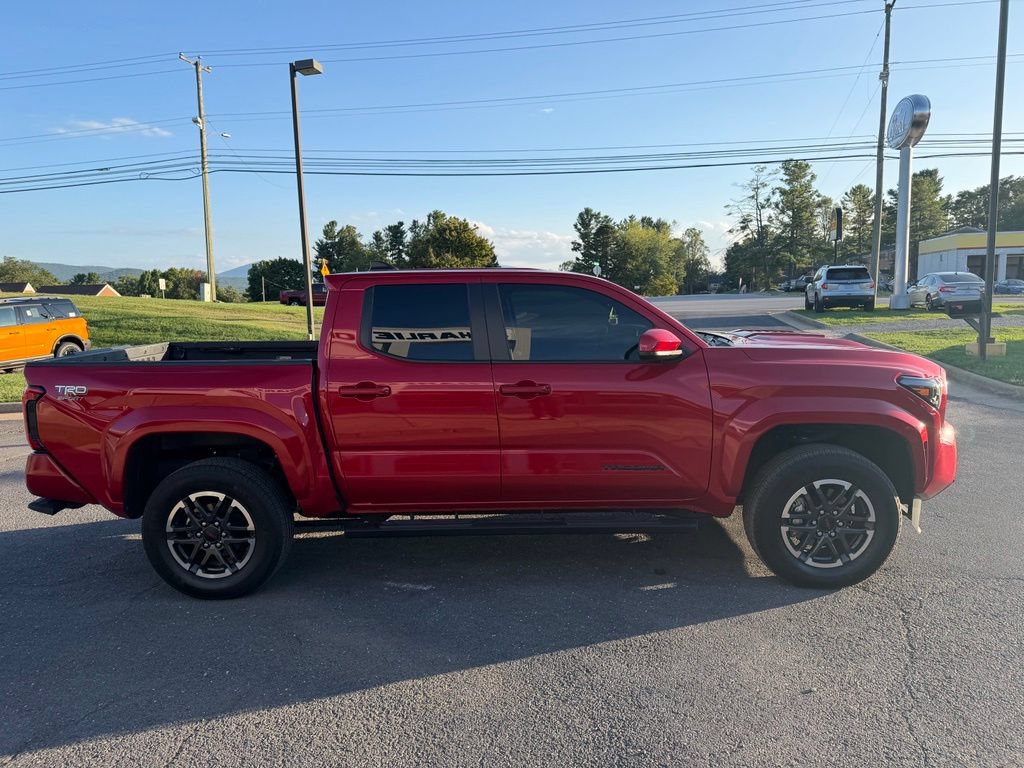 Used 2025 Toyota Tacoma TRD Sport AWD/4WD image 8
