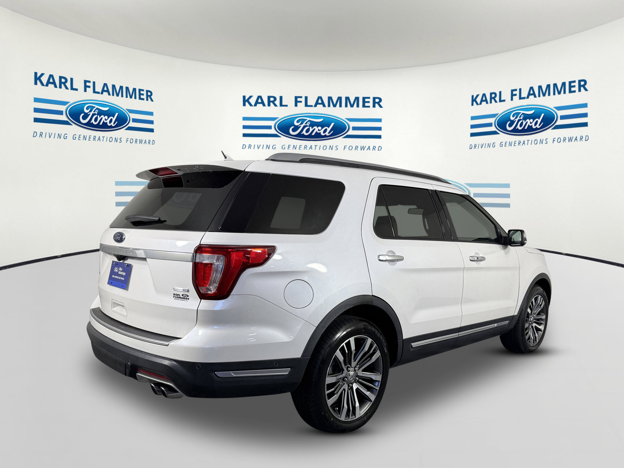 Certified 2018 Ford Explorer Platinum image 3
