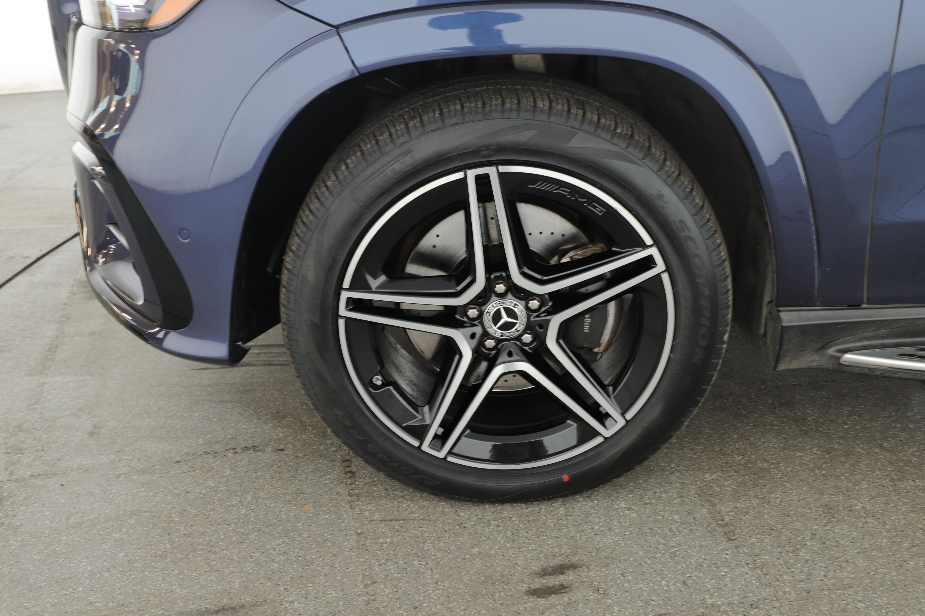 Used 2024 Mercedes-Benz GLS 450 4MATIC image 5