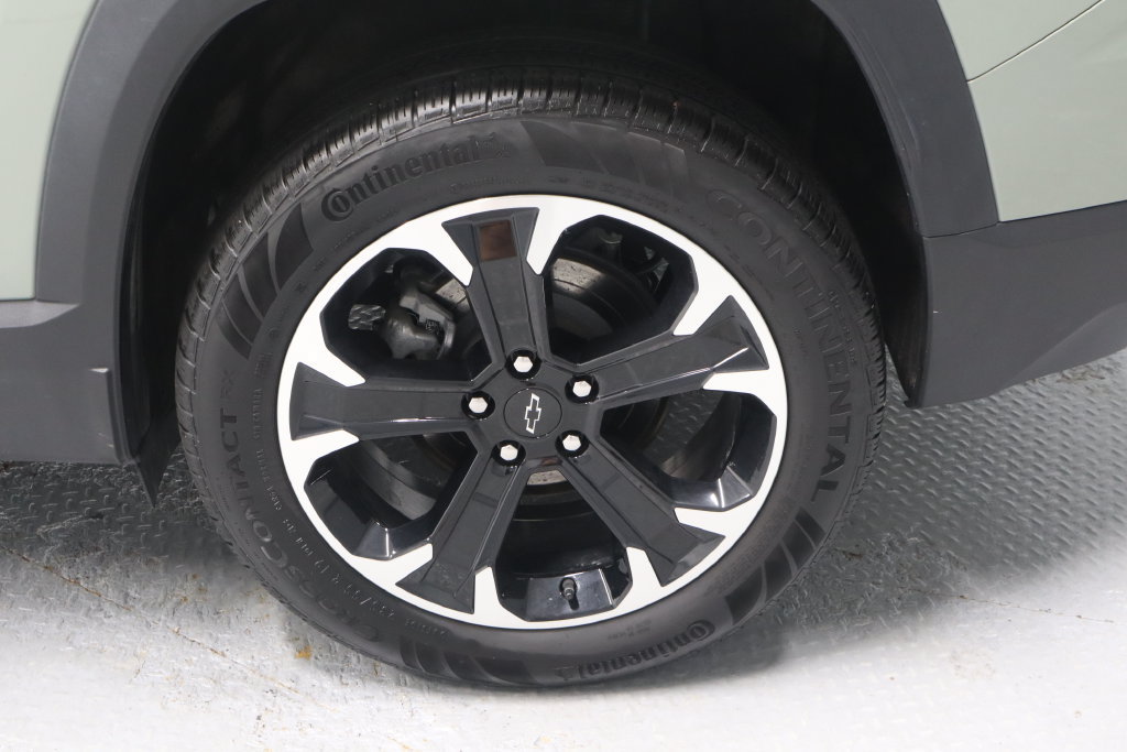 Used 2025 Chevrolet Equinox LT FWD image 13