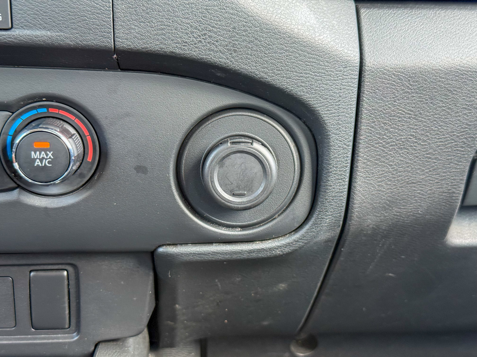 Used 2024 Nissan Frontier SV w/ Technology Package AWD/4WD image 26