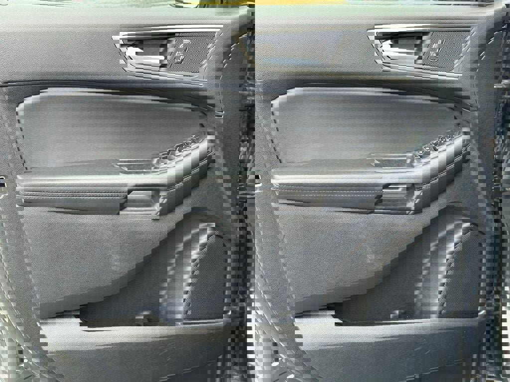 Certified 2024 Ford Edge SEL w/ Convenience Package image 17