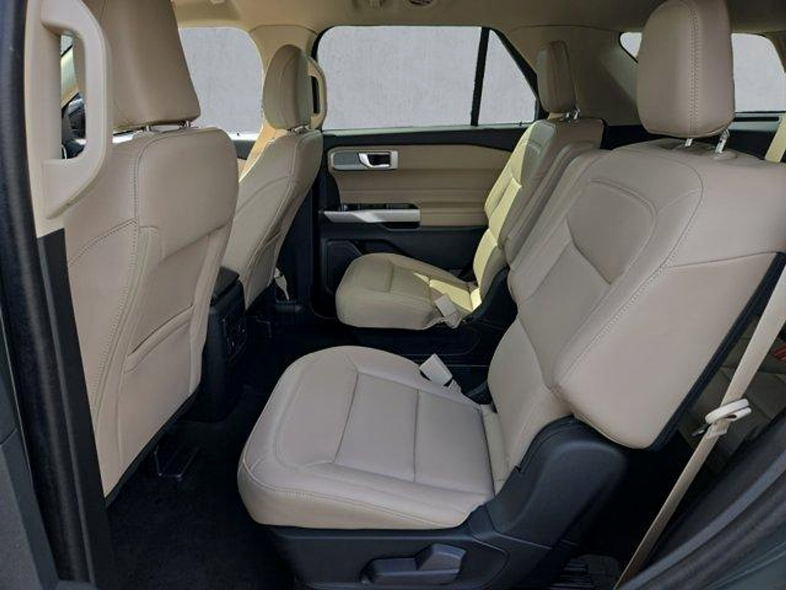 Certified 2024 Ford Explorer XLT w/ Equipment Group 202A AWD/4WD image 23