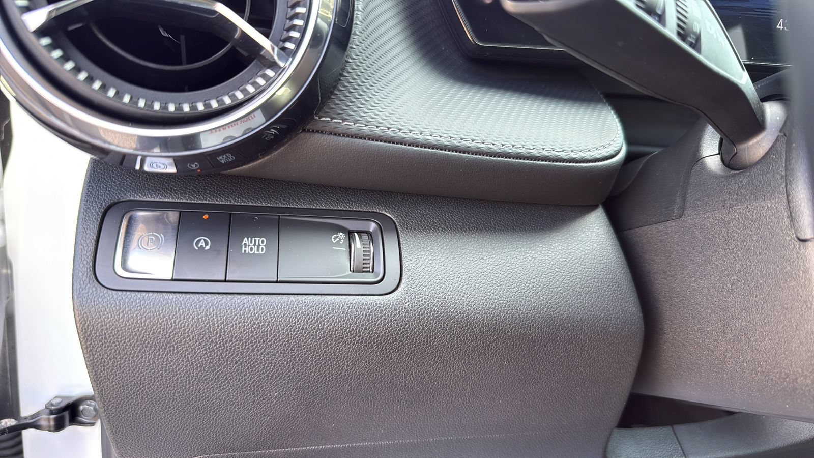 Used 2025 Chevrolet Equinox LT w/ Convenience Package II FWD image 17