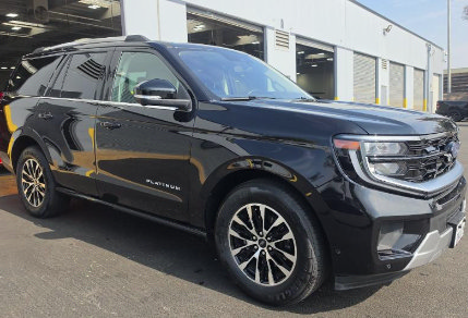 Certified 2025 Ford Expedition Platinum AWD/4WD image 1