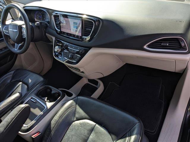 Used 2022 Chrysler Pacifica Touring-L image 20