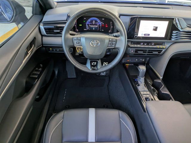 Used 2025 Toyota Camry SE image 14