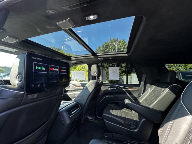 Used 2023 Cadillac Escalade Sport Platinum w/ LPO, ONYX Package AWD/4WD image 18