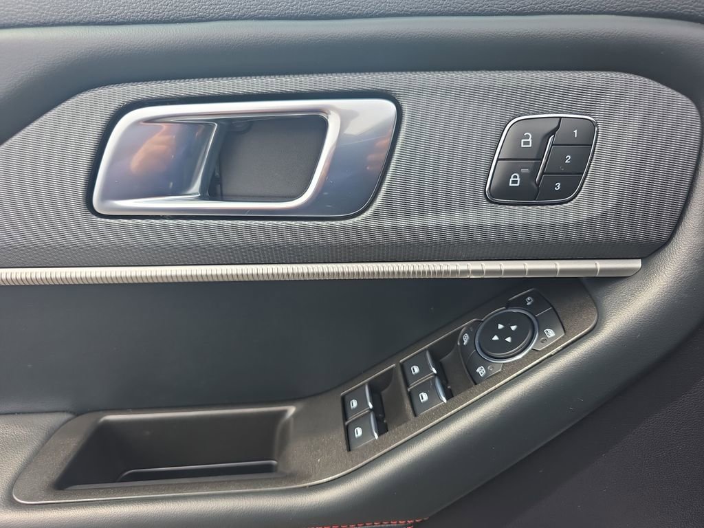 Certified 2025 Ford Explorer ST-Line w/ Premium Package image 19