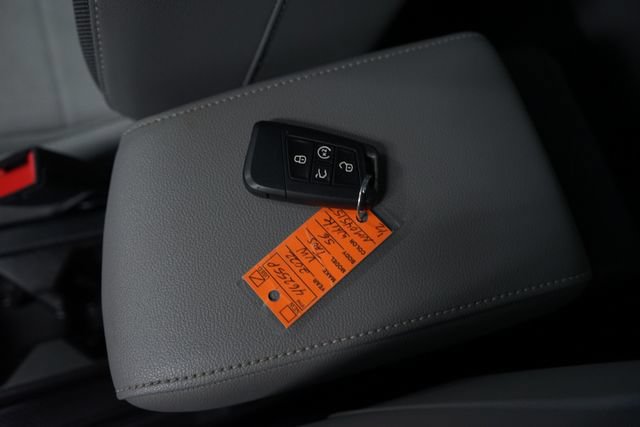 Used 2022 Volkswagen Taos SE w/ Panoramic Sunroof Package AWD/4WD image 26