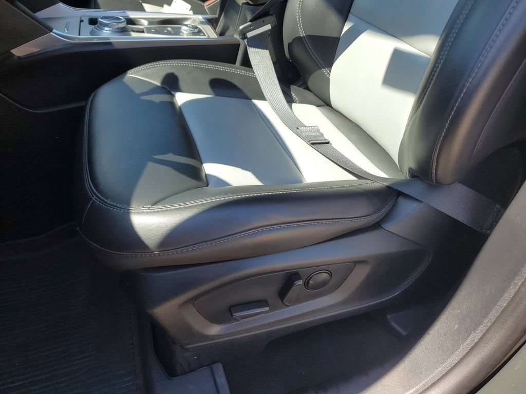 Certified 2024 Ford Explorer XLT w/ Equipment Group 202A AWD/4WD image 17