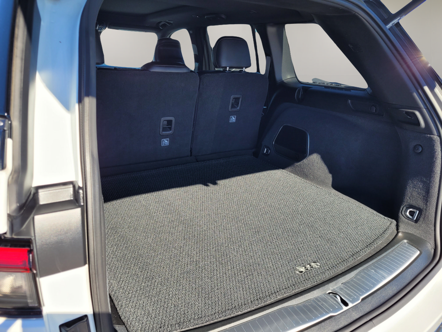 Used 2023 Jeep Grand Cherokee Summit w/ Adv Protech Group IV AWD/4WD image 27