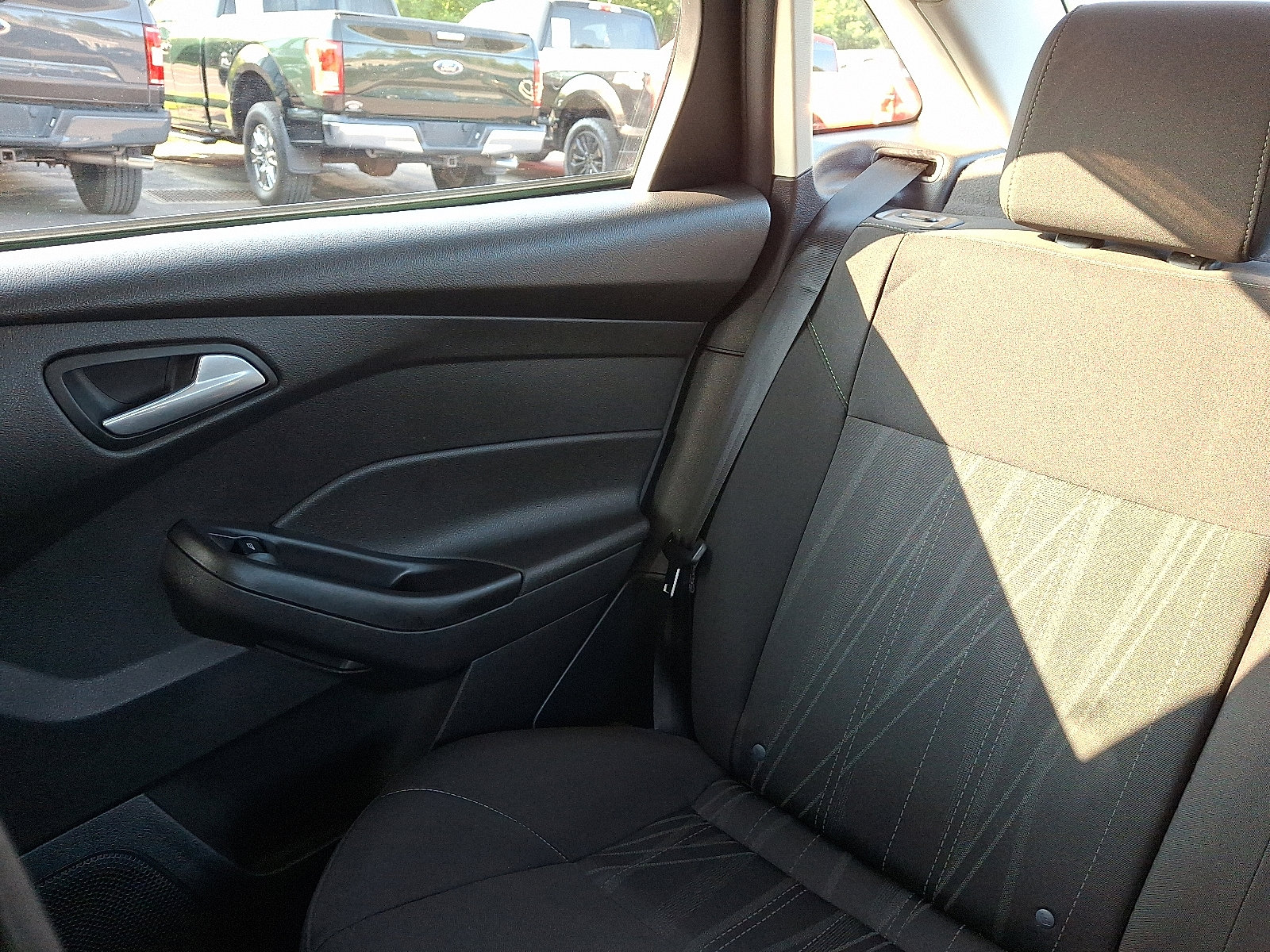 Certified 2018 Ford Focus SE w/ SE Appearance Package image 18