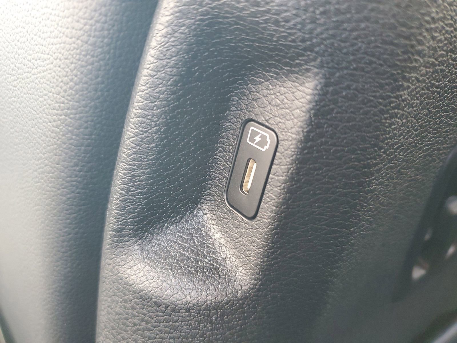 Used 2025 Kia Sportage EX FWD image 11