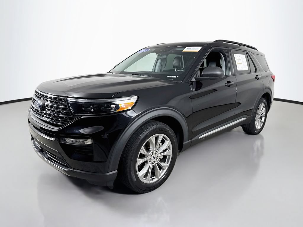 Certified 2023 Ford Explorer XLT w/ Equipment Group 202A AWD/4WD image 3