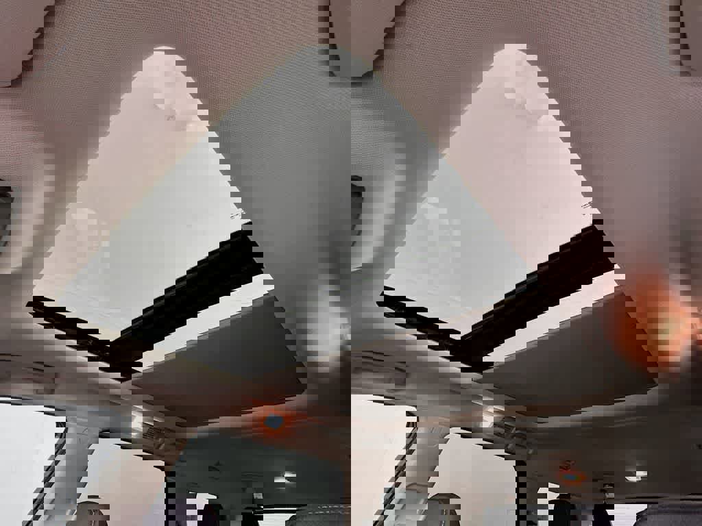 Used 2022 Nissan Pathfinder SV w/ SV Premium Package FWD image 31