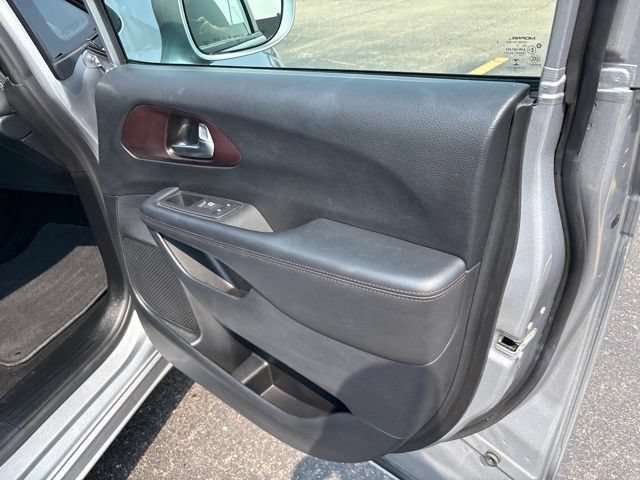 Used 2020 Chrysler Pacifica Limited FWD image 5