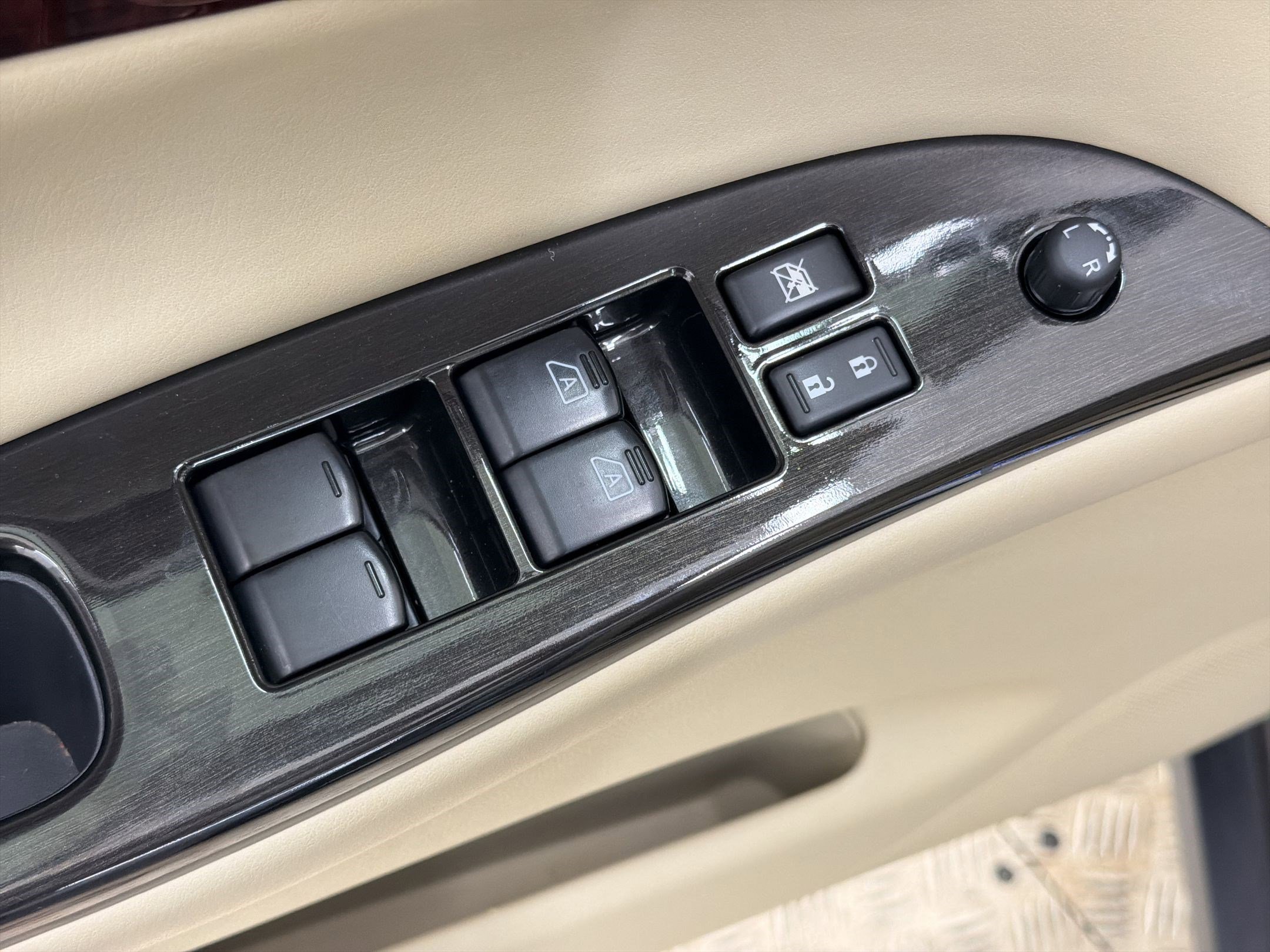 Used 2017 INFINITI QX50 2WD w/ Premium Plus Package image 21