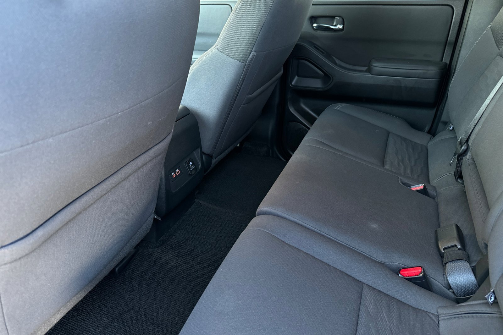 Used 2022 Nissan Frontier SV image 12