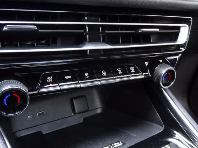 Used 2024 Chevrolet Traverse LT w/ Midnight/Sport Edition FWD image 31