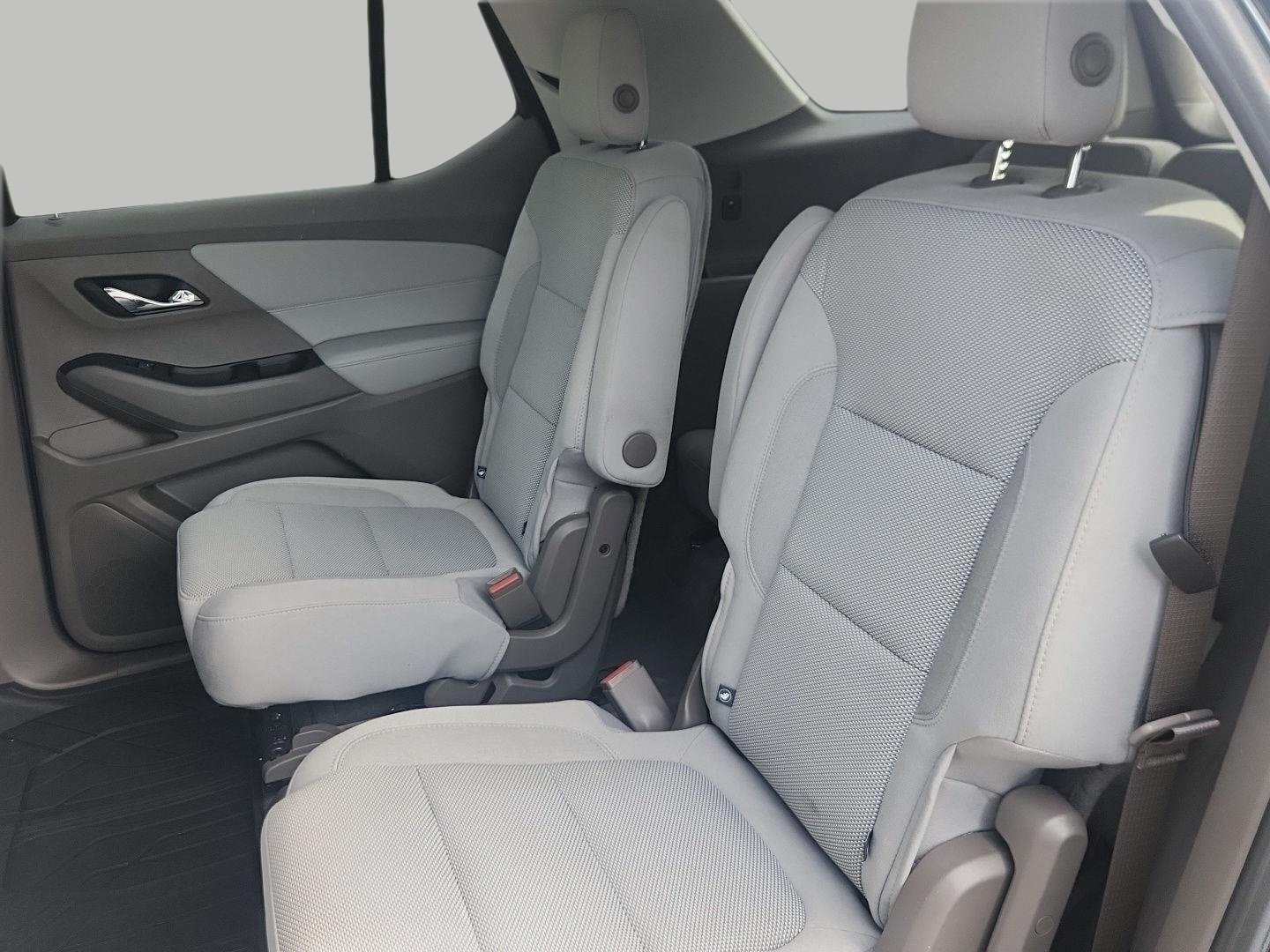 Used 2018 Chevrolet Traverse LT FWD image 17