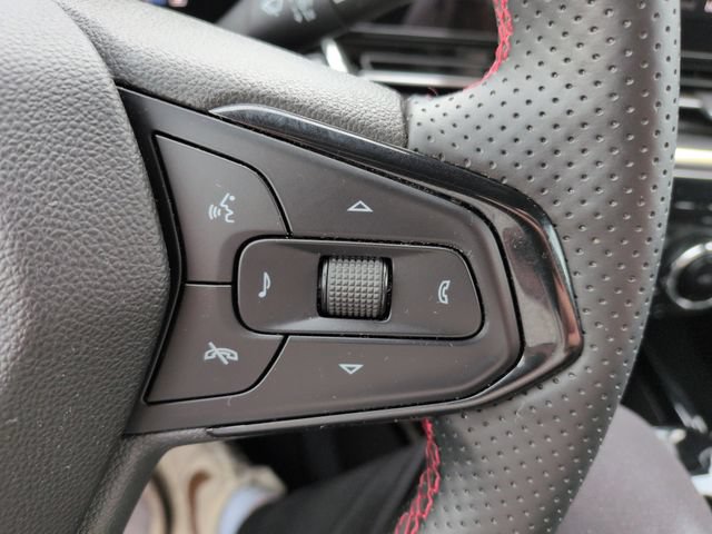 Used 2025 Chevrolet Trax RS w/ Driver Confidence Package FWD image 32