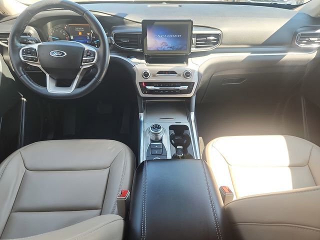 Certified 2022 Ford Explorer XLT w/ Equipment Group 202A image 8