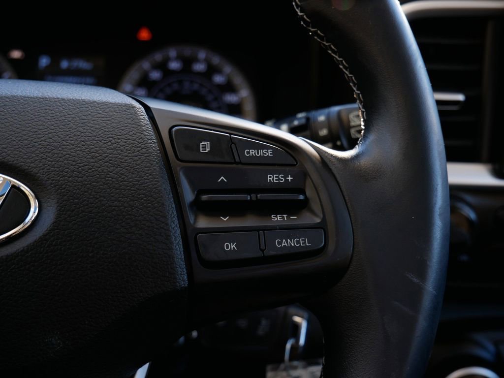 Used 2022 Hyundai Venue SEL image 16