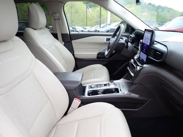 Certified 2022 Ford Explorer Platinum w/ Technology Package AWD/4WD image 10