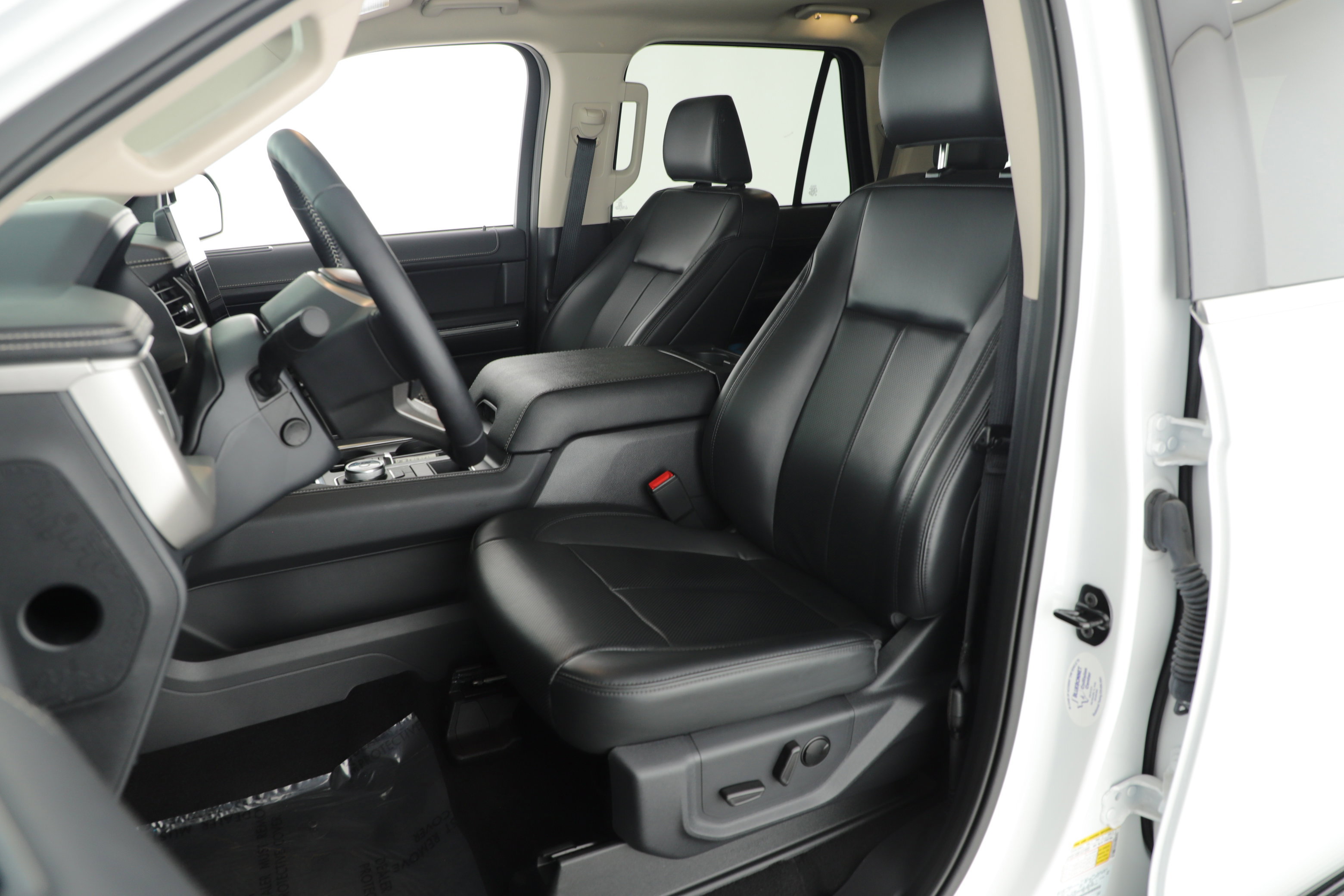 Certified 2024 Ford Expedition XLT image 7