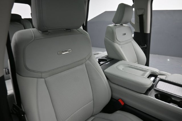 Certified 2025 Ford Expedition Max Platinum w/ Driver's Package AWD/4WD image 31