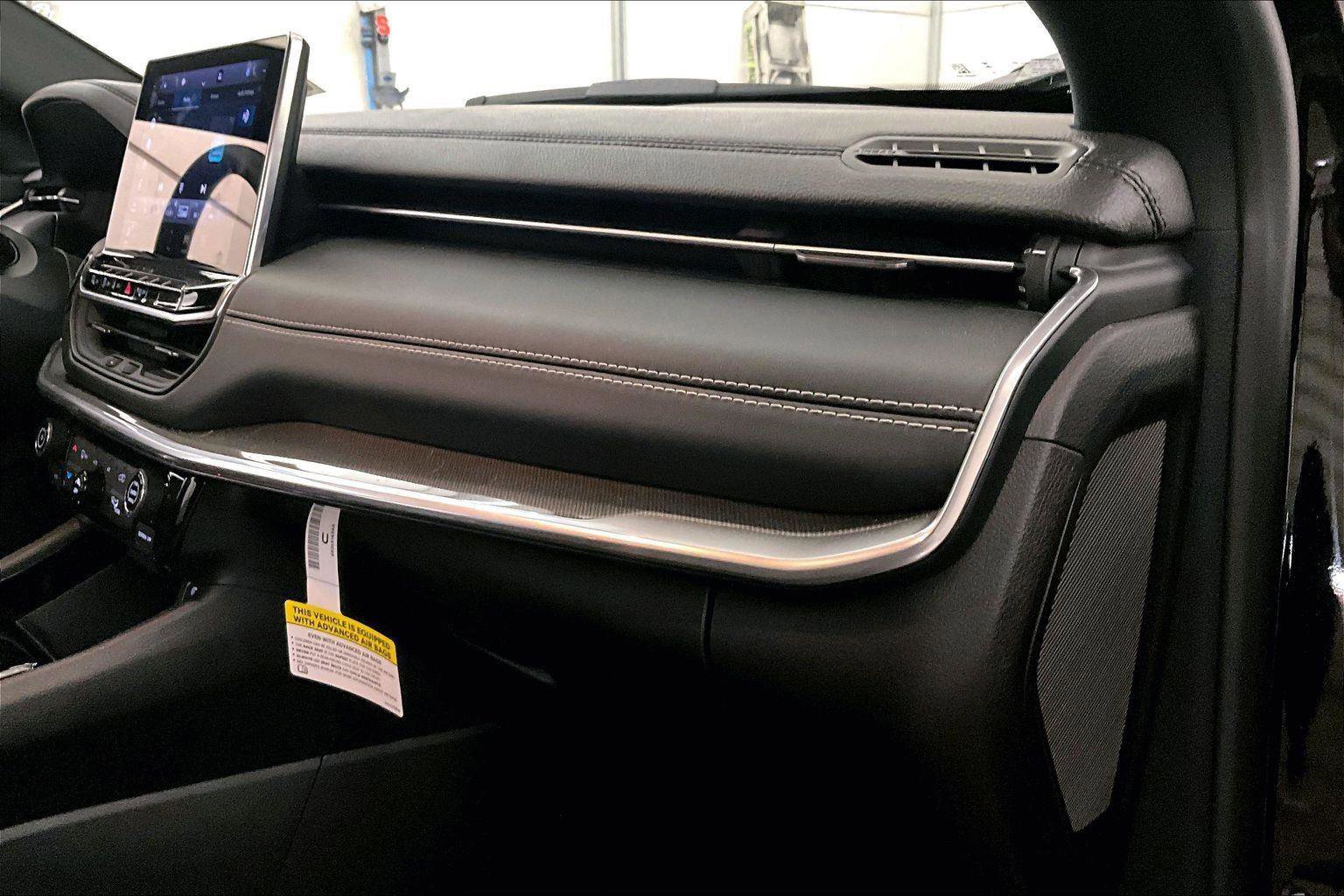 Used 2024 Jeep Compass Limited w/ High Altitude Package image 15