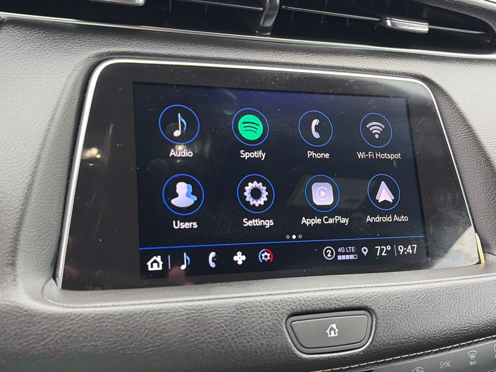 Used 2023 Cadillac XT4 Luxury w/ Cold Weather Package AWD/4WD image 9