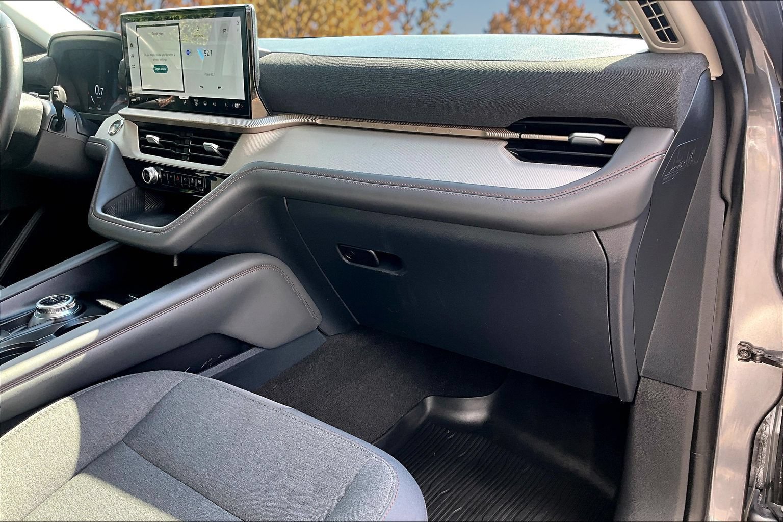 Certified 2025 Ford Explorer Active RWD image 19