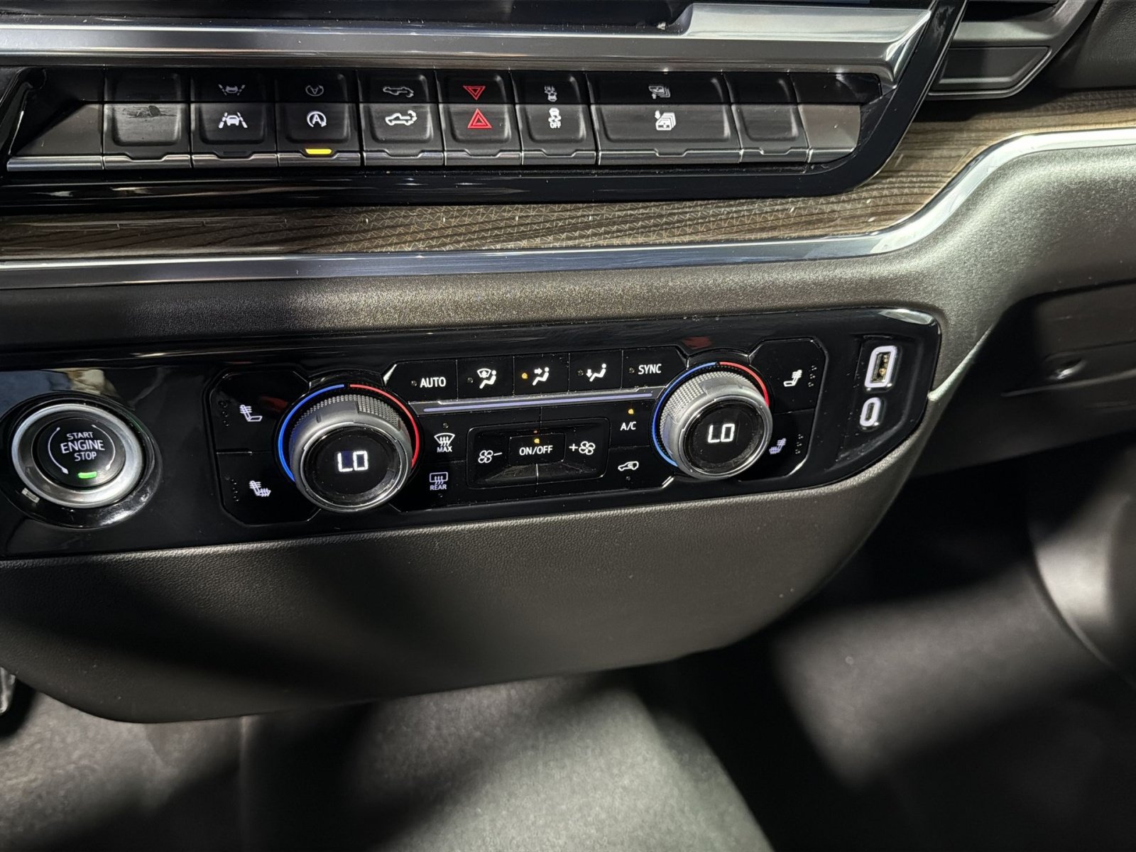 Used 2024 Chevrolet Silverado 1500 LT AWD/4WD image 21