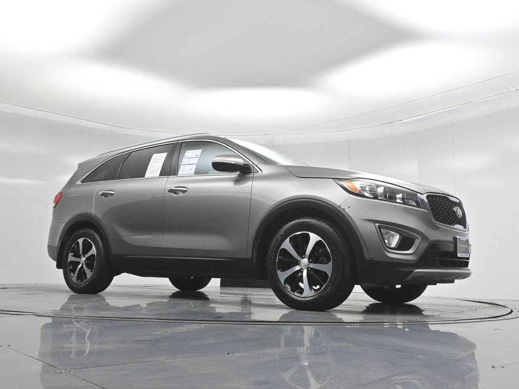 Used 2017 Kia Sorento EX image 4